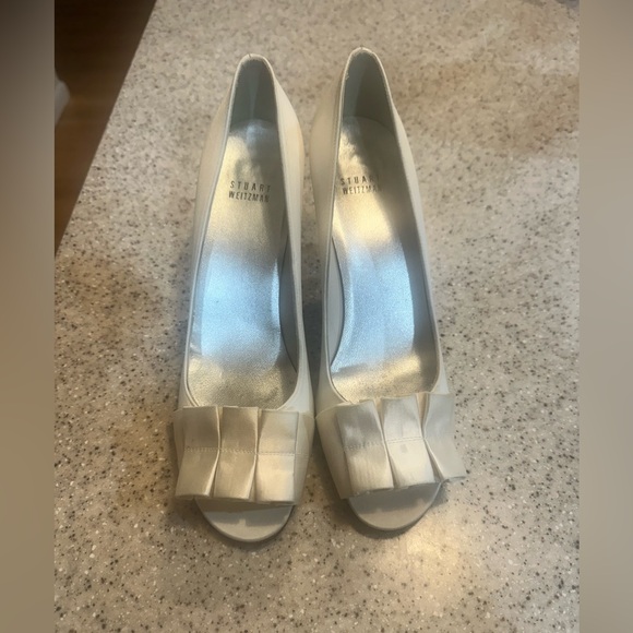 Stuart Weitzman Gigiritz White Satin Pump - Picture 2 of 12
